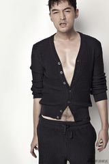 组图：胡歌时尚大片  打破尺度跳出偶像条框