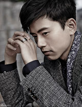 组图：绅士的品格！张杰复古格纹西装登杂志