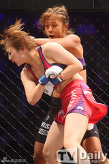 组图：韩星Nana等助阵宋佳妍拳坛出道战