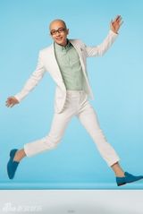 组图：平安全新写真曝光 白色西装显阳光活力