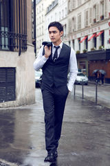 组图：明道李小冉探寻巴黎街巷 共享浪漫时光