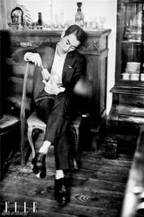 组图：朱亚文摩登复古大片曝光 尽显型男魅力