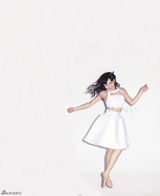 组图：吴莫愁清新装扮登杂志 穿短裙跳跃起舞