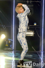 组图：《冠军秀》精彩无限 VIXX夺冠喜极而泣