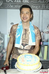 组图：多变哈林(庾澄庆)唱金曲 登小巨蛋万人同欢