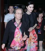 组图：金锁再遇容嬷嬷 范冰冰李明启双手紧握