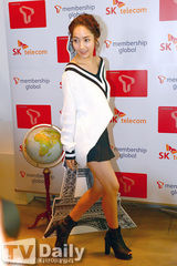 组图：朴敏英粉丝会露香肩 甜美微笑身姿俏