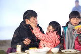 组图：《爸爸》系安全带吃火锅 吃货姐姐萌萌哒