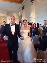 组图：吕丽萍儿子娶90后新娘 生父张丰毅未出席