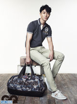 组图：韩星车胜元拍旅行写真 显自在休闲魅力
