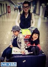 组图：亲子真人秀星爸萌娃PK 呆萌奥莉虏获人心