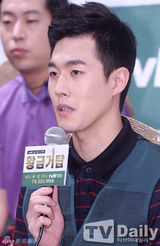 组图：韩星裴涩琪出席发布 穿白裙仙气足