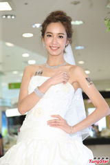 组图：陈庭妮疑认定胡宇威 坦言希望结婚