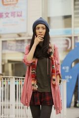 组图：杨幂新片素颜出镜 不施粉黛显清秀