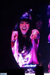 组图：罗志祥上海演唱会 花40万重做演出服