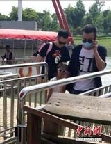 组图：文章带女儿欢乐谷游玩 不见马伊琍身影