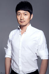 组图：田重最新写真曝光 简约时尚尽显成熟魅力