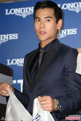 组图：彭于晏盼房东用男人的方式度过低潮