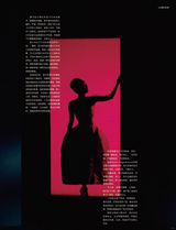 组图：章子怡置身迷幻空间 穿华服逃离黑暗梦境