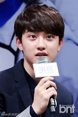 组图：韩影《Cart》EXO成员D.O露腼腆笑容