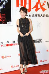 组图：佘诗曼短裙性感 自曝初恋曾送表定情