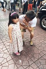 组图：王诗龄拍戏被吓哭 刘伟强张家辉忙安慰