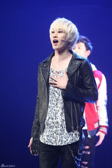 组图：欧巴走上音乐剧舞台 演唱跳都精彩