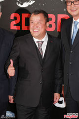 组图：刘德华苗侨伟两虎合体 姚晨白衣亮相