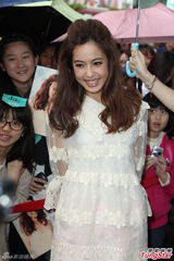 组图：陈庭妮小型庆生会 笑称要胡宇崴送礼物