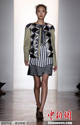 组图:中国超模再战纽约时装周 闪耀T台气势逼人
