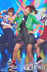 组图：RainbowAOA等亮相《The Show》劲歌热舞