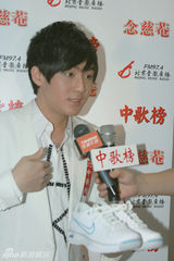 组图：中歌榜厦门欢唱会 张靓颖苏醒等献唱