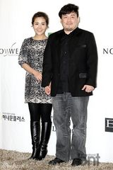 组图：韩谐星尹亨彬大婚徐仁国Solbi等送祝福