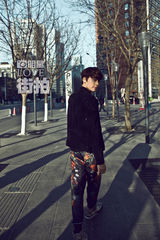 明星爱街拍：李易峰都市型男街拍秀大长腿Style