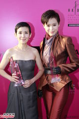 组图：吴君如力挺曾志伟 胡杏儿不急发展新感情