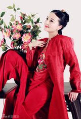 组图：戴娇倩红妆写真 朱唇轻启展妩媚妖娆