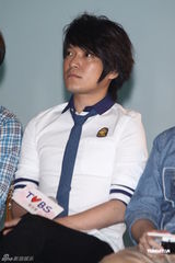 组图：五月天献爱心助学贫困孩童