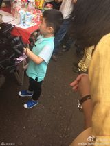 组图:姚明现身《爸爸2》 曹格女儿带帽喜感时尚