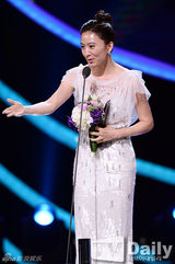 组图：胡歌金秀贤郑元畅首尔电视节同获人气奖