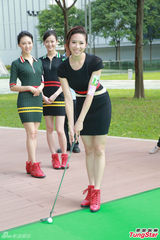 组图：新科港姐秀热辣美腿 不介意出席富豪饭局