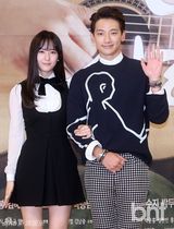 组图：《可爱的她》Rain携Krystal演浪漫爱情