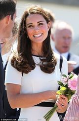 组图：凯特王妃白裙出席活动 长发飘逸甜美端庄