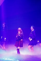 独家：少女时代TTS热辣献唱 下叉劈腿秀舞功