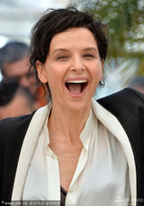 组图：《锡尔斯玛利亚》亮相戛纳 新老女神灿笑