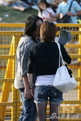 组图：高晓松声明离婚 盘点与娇妻昔日恩爱照