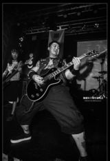 组图：颠覆M乐队登陆芬兰 展蒙古族重金属之声