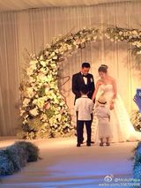 独家：孙菲菲结婚现场 与新郎幸福喂食