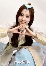 组图：韩女团BESTie迎中秋穿韩服 送甜美问候