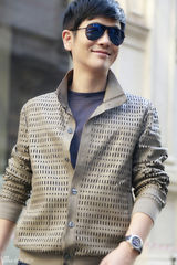 组图：张晓龙漫步米兰舔尝冰淇淋潮酷鬼马