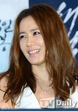 组图：韩星孙艺珍出席试映 贴身短裙超性感